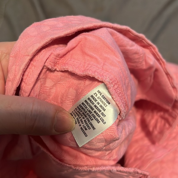 Scallop edge texture fabric short shorts in Barbie tone Pink - Picture 7 of 7